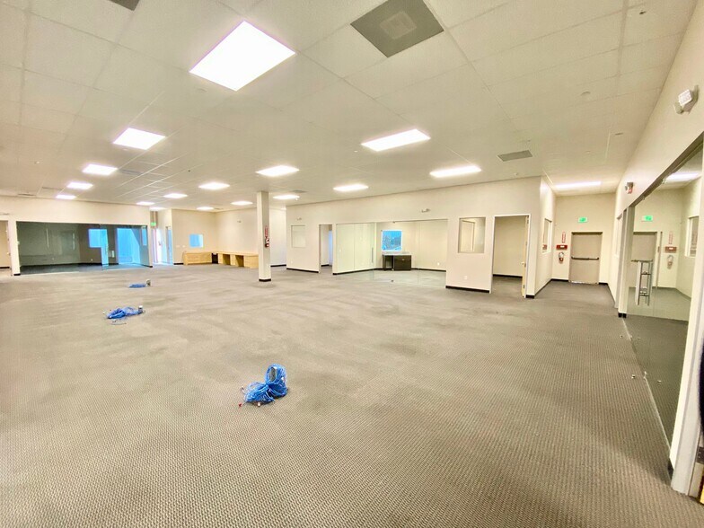 More Photos Of 9160 Deering Ave, Chatsworth Warehouse For Lease