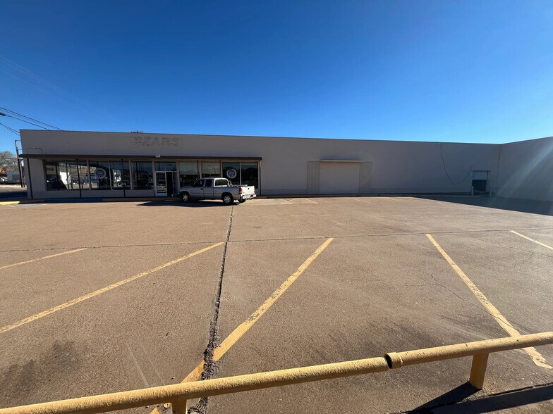 More Photos Of 604-608 E Broadway St, Sweetwater Freestanding For Lease