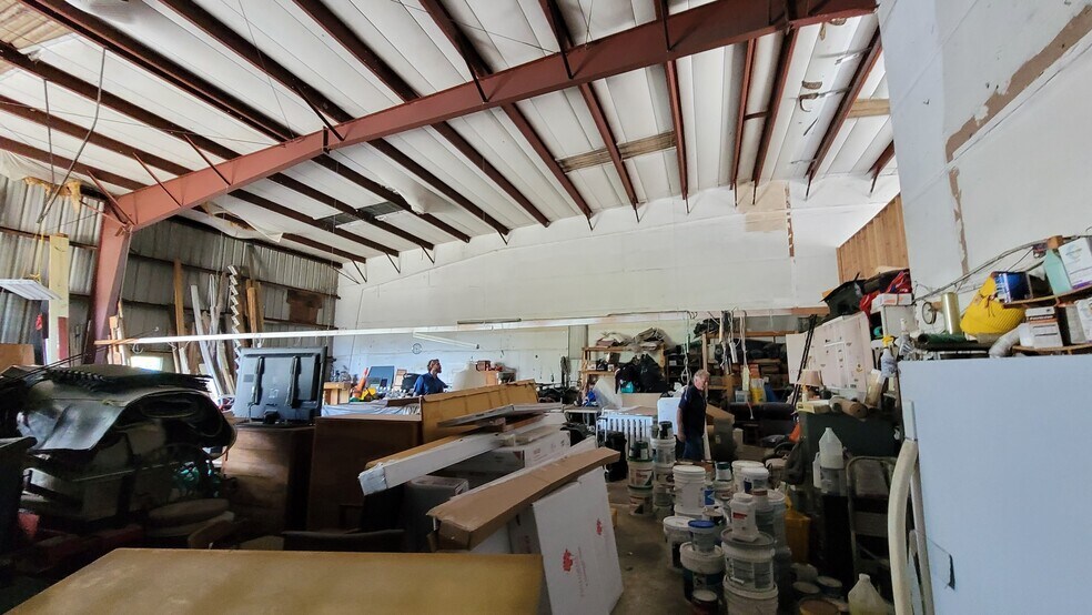 More Photos Of 9161 131st Pl N, Largo Warehouse For Lease