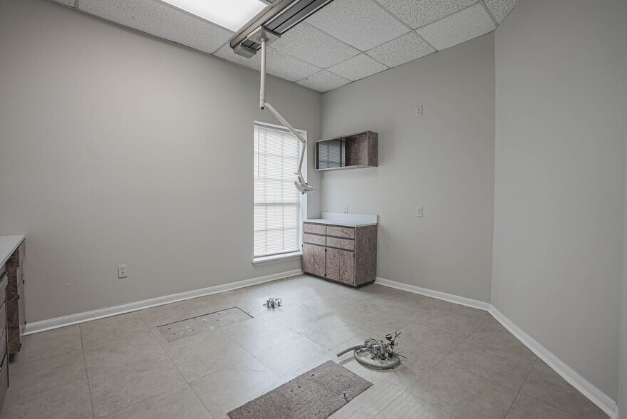 More Photos Of 14721 Pebble Bend Dr, Houston Medical For Sale