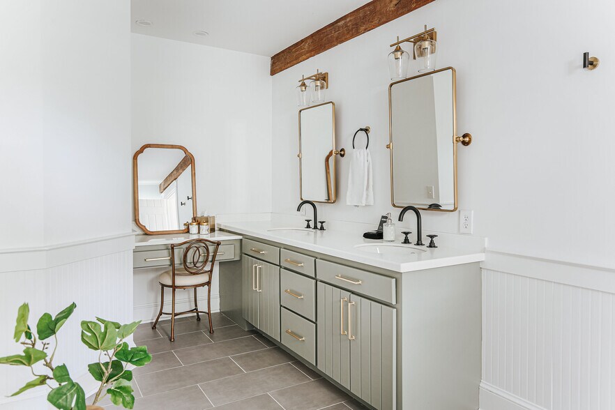 More Photos Of 1329 Commerce Rd, Staunton Hotel For Sale
