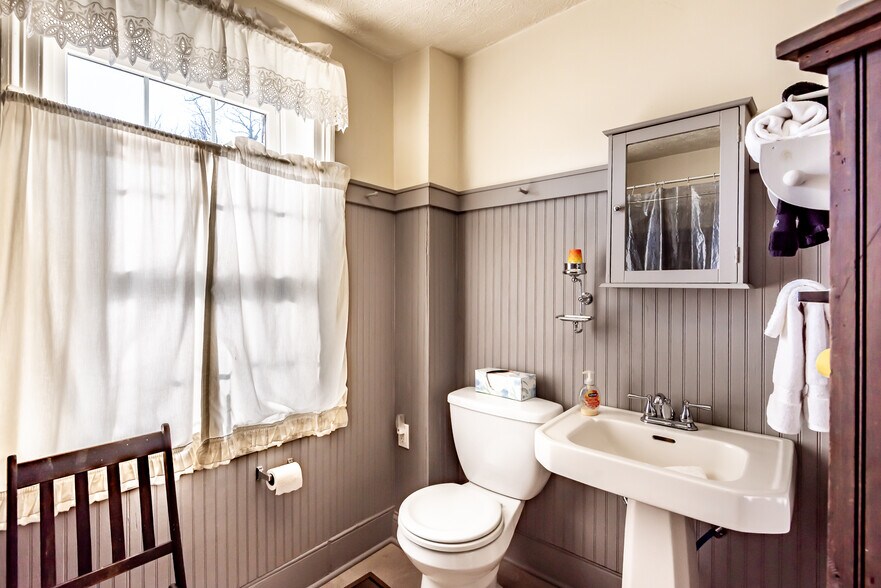 More Photos Of 129 N Main St, Waynesville Specialty For Sale