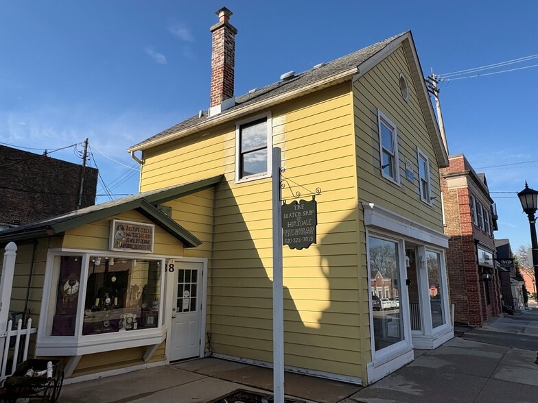 More Photos Of 10 W 1st St, Hinsdale Freestanding For Lease