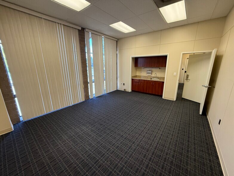 More Photos Of 1800 Arden Way, Sacramento Bank For Sale