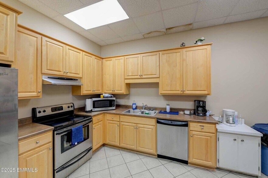 More Photos Of 2000 Highway 19 N, Meridian Office For Sale