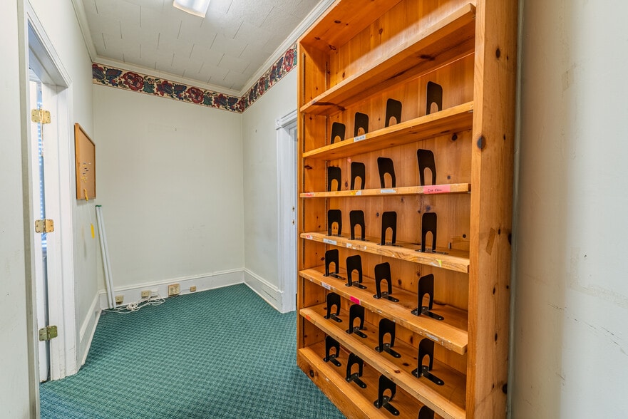 More Photos Of 177 W High St, Somerville Medical For Sale