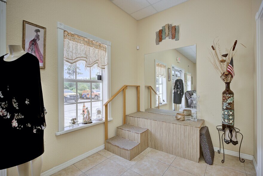 More Photos Of 5142 Schumacher Rd, Sebring General Retail For Sale