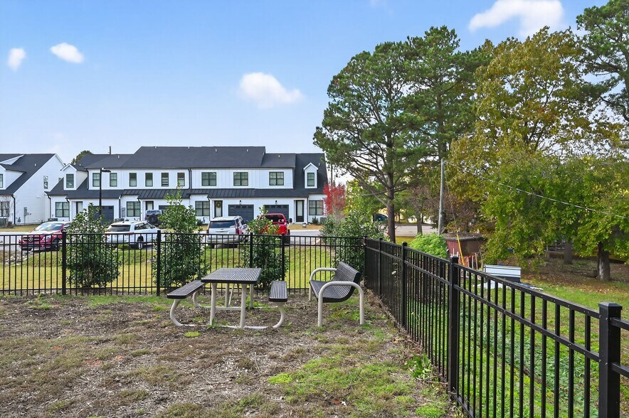 More Photos Of 6104-6120 Fox Rd, Raleigh Apartments For Sale