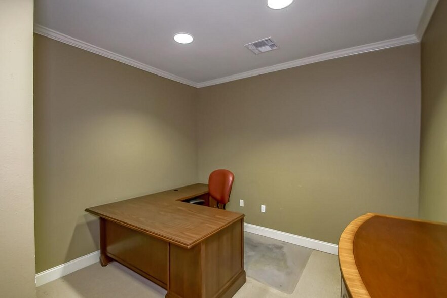 More Photos Of 1700 Highway 59, Mandeville General Retail For Lease