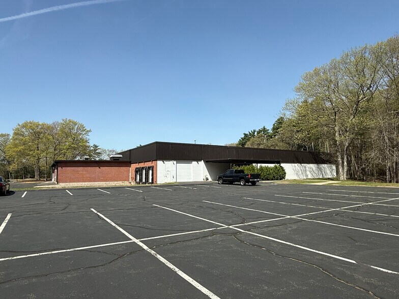 More Photos Of 50 Tower Ln, Avon Light Manufacturing For Lease