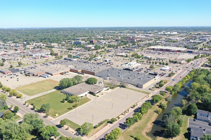 More Photos Of 15290 Pennock Ln, Apple Valley Medical For Sale