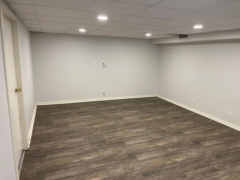 More Photos Of 908 E North St, Salina Warehouse For Lease