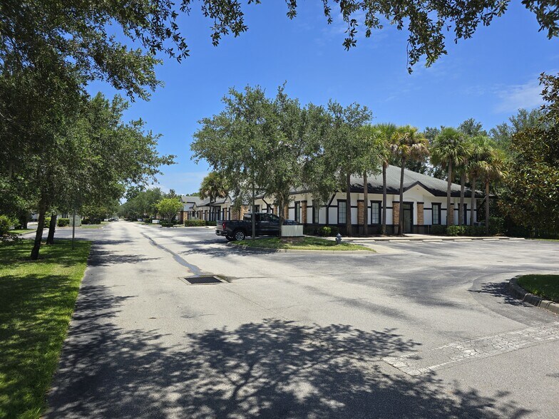 More Photos Of 1350 City View Ctr, Oviedo Medical For Lease