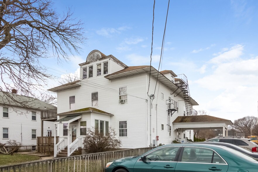 More Photos Of 82 Pond St, West Warwick Apartments For Sale