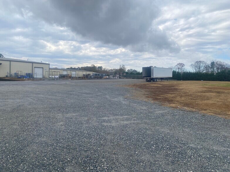 More Photos Of 12 Nesbitt Dr, Inman Manufacturing For Lease