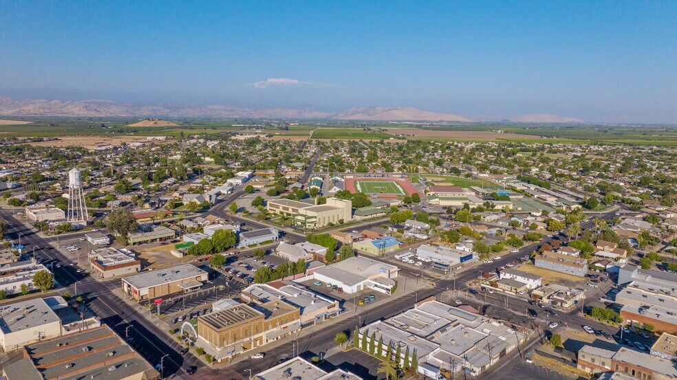 More Photos Of 180 S K St, Dinuba Specialty For Sale