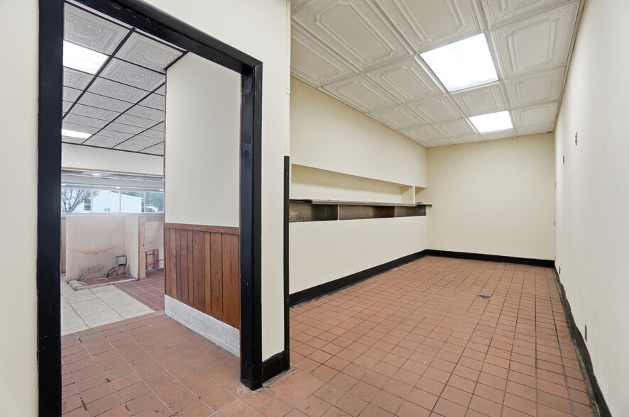 More Photos Of 1610 Germantown Rd, Middletown Restaurant For Sale