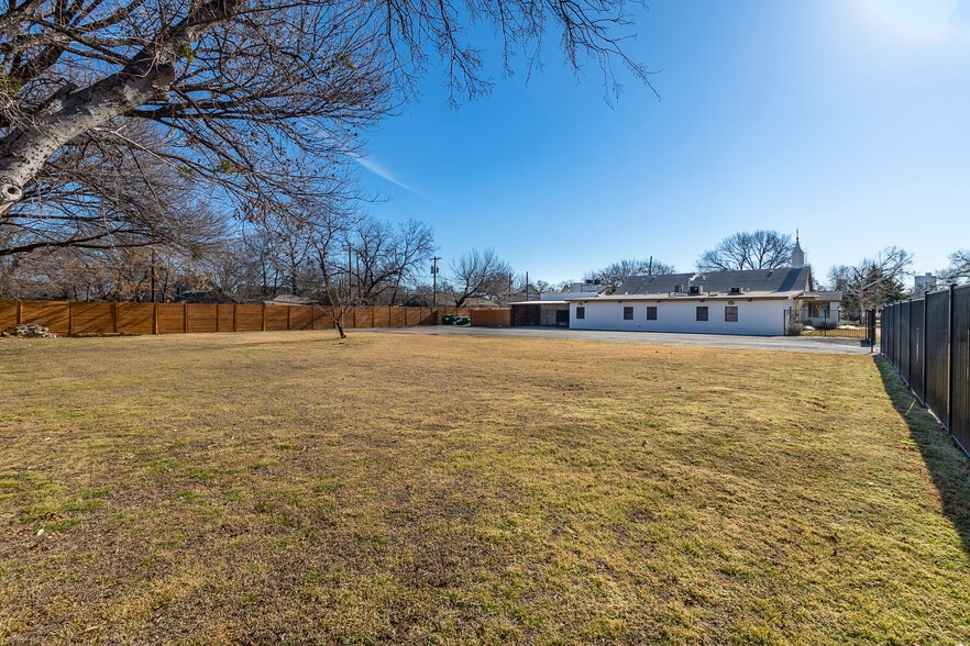 More Photos Of 1300 Gould Ave, Fort Worth Restaurant For Sale