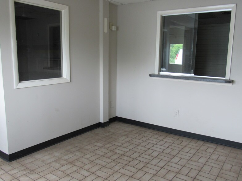 More Photos Of 4794 S Dixie Dr, Dayton Auto Repair For Lease