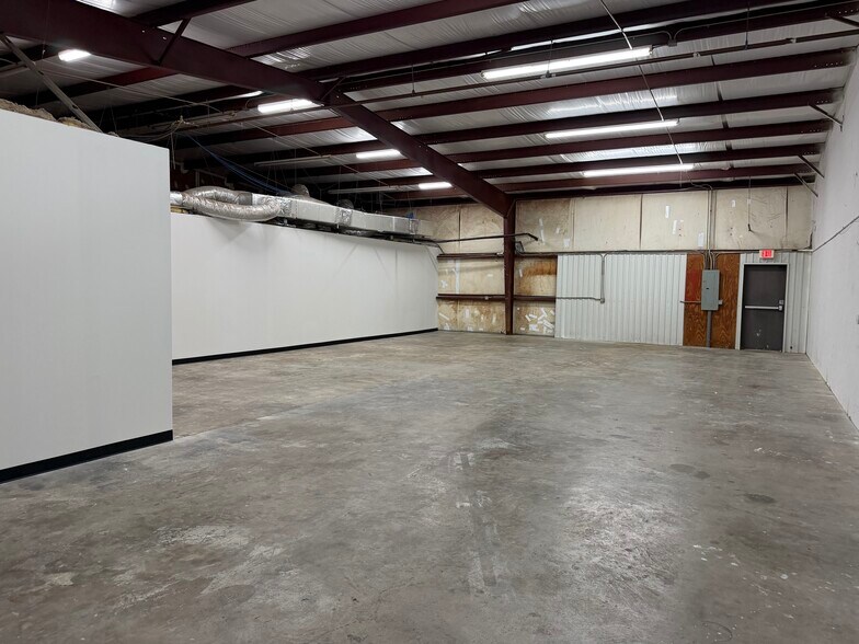 More Photos Of 1771 Upland Dr, Houston Unknown For Lease