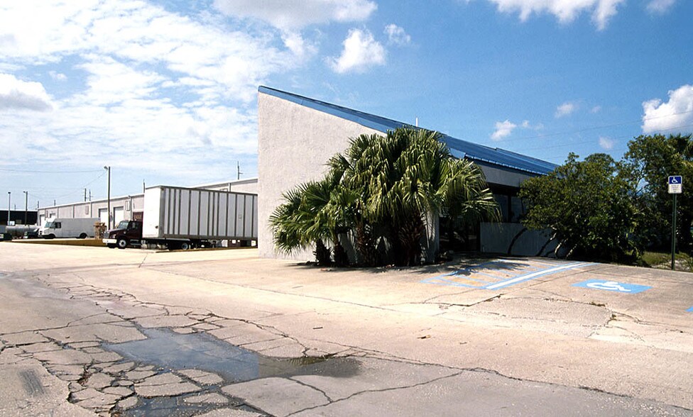 More Photos Of 12495 34th St N, Saint Petersburg Unknown For Lease