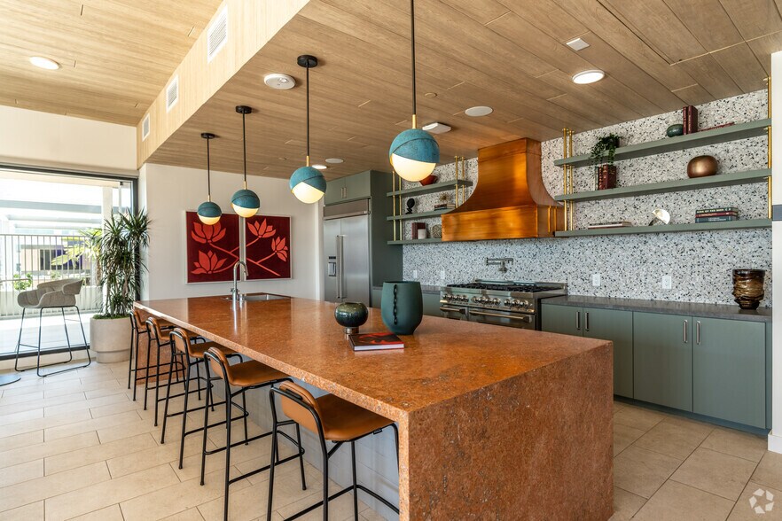 More Photos Of 500 W Broadway, Long Beach Apartments For Lease