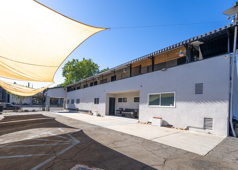 Primary Photo Of 19525-19527 Ventura Blvd, Tarzana Medical For Sale