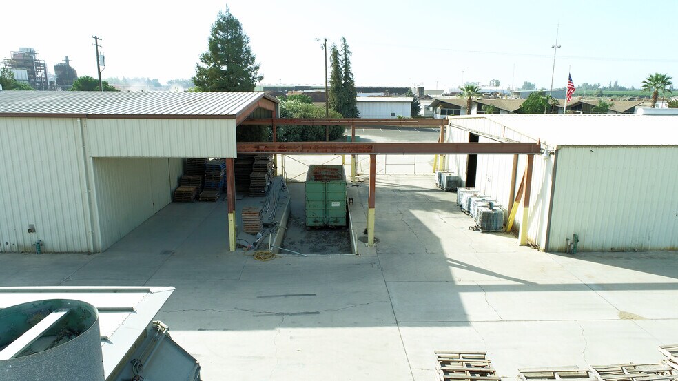 More Photos Of 43016 Road 68, Reedley Warehouse For Lease