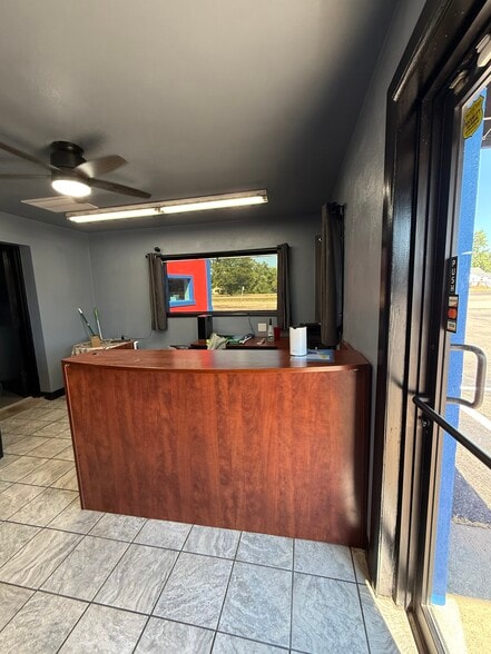 More Photos Of 7800 N 2nd St, Machesney Park Freestanding For Sale