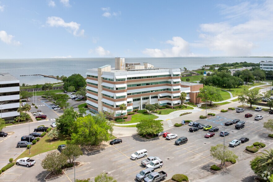 More Photos Of 2021 Lakeshore Dr, New Orleans Unknown For Lease