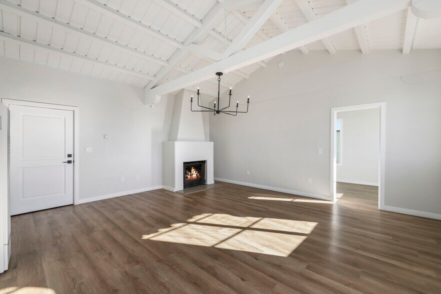 More Photos Of 1827 E 4th St, Long Beach Apartments For Sale