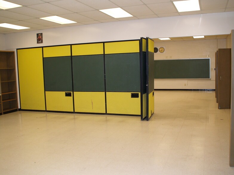 More Photos Of 1901 Mascoutah Ave, Belleville Schools For Sale