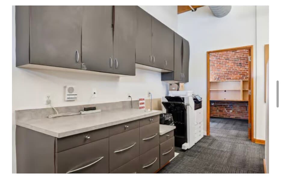 More Photos Of 101 E 26th St, Tacoma Office For Sale