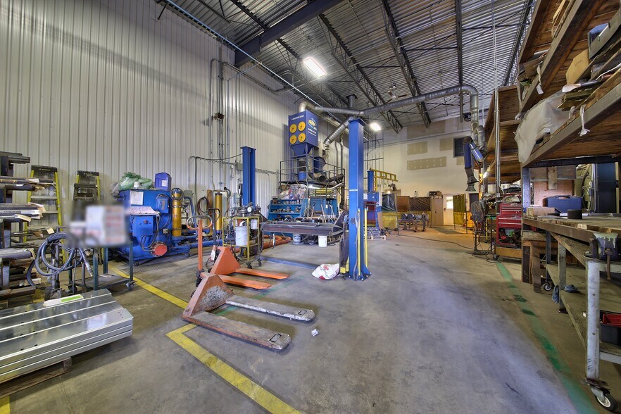 More Photos Of 130 Rue de l'Isère, Candiac Warehouse For Sale