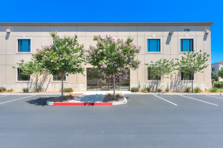 More Photos Of 1795 E Holt Blvd, Ontario Showroom For Sale