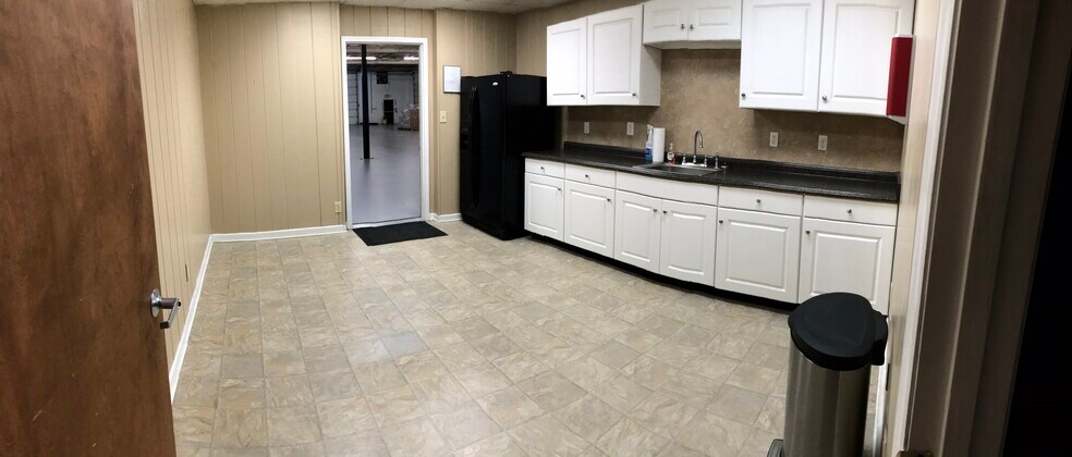 More Photos Of 472 Grimes Blvd, Lexington Warehouse For Lease