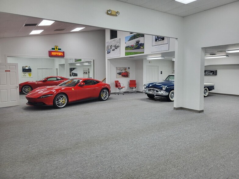 More Photos Of 5567 Taylor Rd, Naples Warehouse For Lease