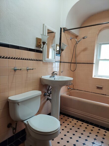 More Photos Of 1811 Butler St, Easton Specialty For Sale