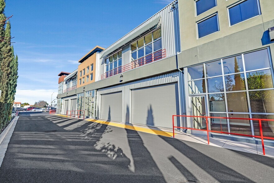 More Photos Of 21634 Redwood Rd, Castro Valley Showroom For Lease