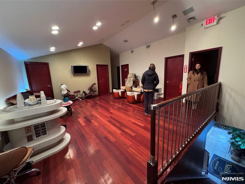 More Photos Of 2087 Burnt Mills Rd, Bedminster Storefront Retail Office For Sale