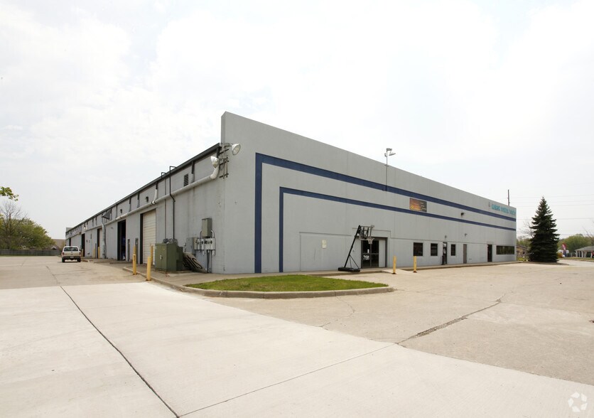 More Photos Of 7181-7207 Grand River Rd, Brighton Flex For Lease