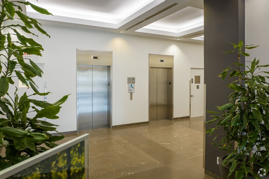 More Photos Of 2000 Argentia Rd, Mississauga Unknown For Lease