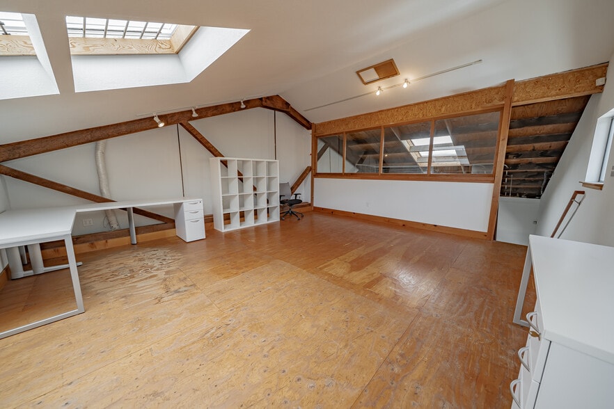 More Photos Of 2894 Ettie St, Oakland Distribution For Lease