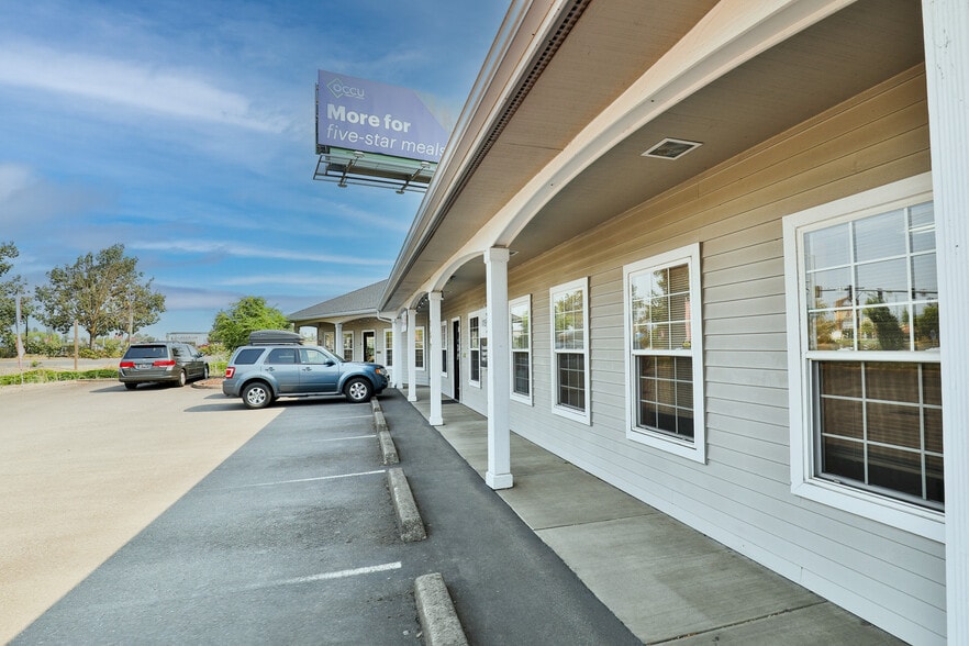 More Photos Of 107 W Q St, Springfield Office For Lease