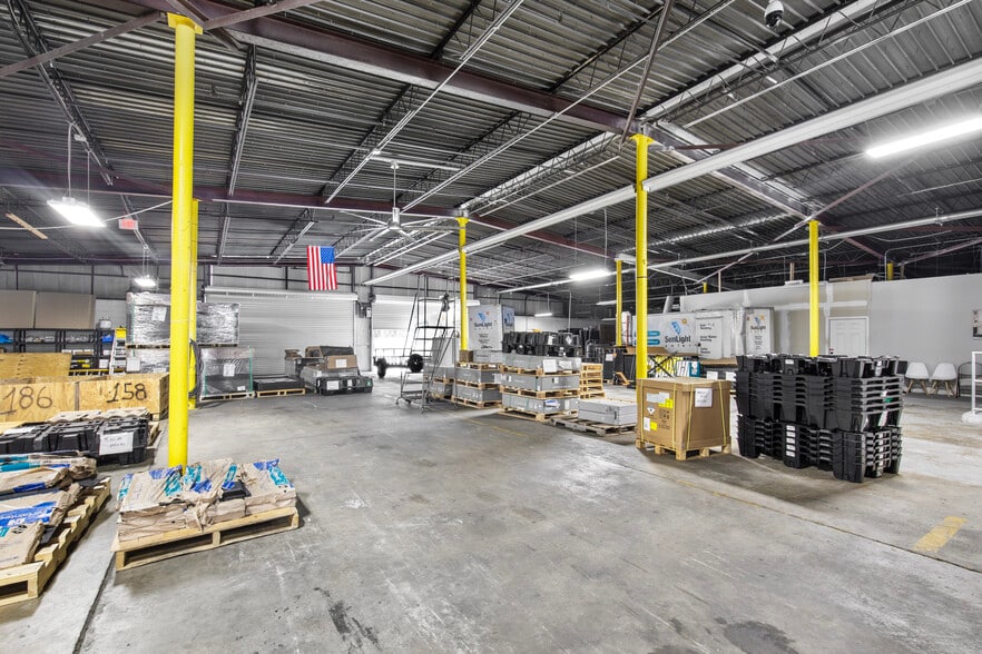 More Photos Of 1106 W Central Blvd, Orlando Warehouse For Sale