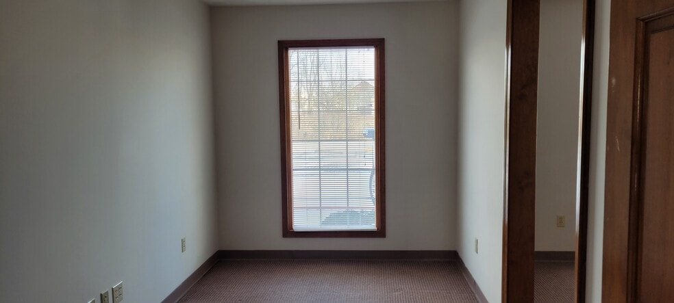 More Photos Of 1300 N Reed Station Rd, Carbondale Industrial For Sale