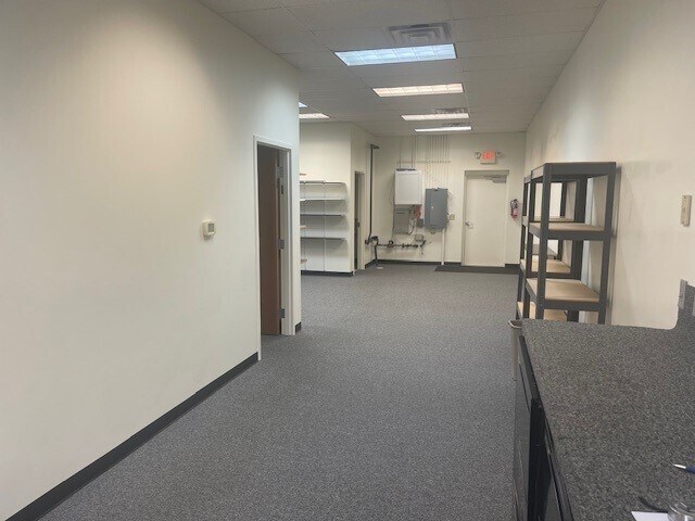 More Photos Of 403 S Gear Ave, West Burlington General Retail For Lease