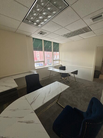More Photos Of 220 Old Country Rd, Mineola Office For Lease