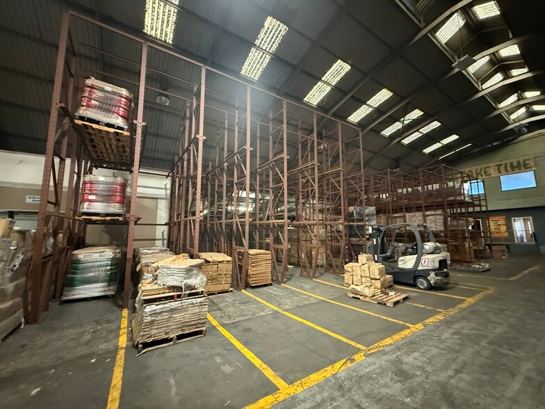 More Photos Of 650 Avenue R SW, Winter Haven Distribution For Sale