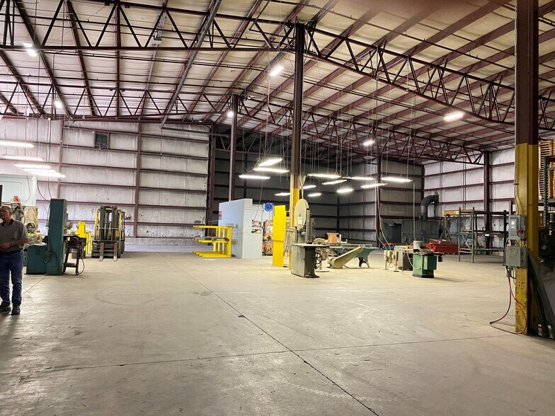 More Photos Of 13510 S Vision Dr, Kenton Warehouse For Lease